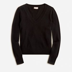 J.Crew women's cashmere relaxed V-neck sweater in black. Size M.